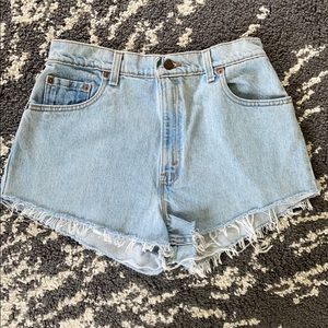 LEVI’S 551 LIGHT WASH HIGH WAISTED DENIM SHORTS